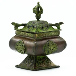 A+ Life Brûleur tibétain Verdigris en laiton - Pot carré sur pied à quatre symboles- Vendu par 1