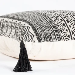 Deko & Co Coussin carré imprimé pompons Africa L.45 x l.45cm Deco&co