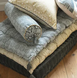 Online Deko & Co Coussin de sol Ambroise pompons gris anthracite L.120 x l.60cm Deco&co