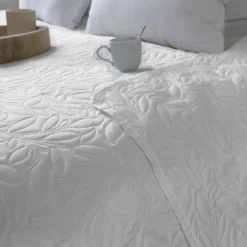 Clearance Home Maison Couvre-lit microfibre à motif floral (240x220 cm - Blanc)