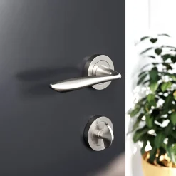 Clearance GoodHome Ensemble poignée sur rosace Incurvé à visser Meham effet nickel satin gris Ø52mm