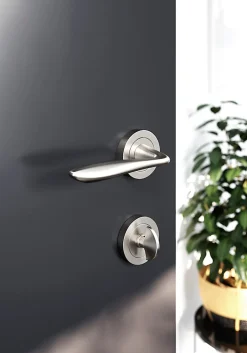 Clearance GoodHome Ensemble poignée sur rosace Incurvé à visser Meham effet nickel satin gris Ø52mm