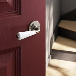 GoodHome Ensemble poignée sur rosace incurvé vis traversante ou à vis Porcelaine Vras brillant blanc Ø48mm* Poignée Sur Rosace|Poignée De Porte Intérieure