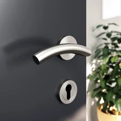 GoodHome Ensemble poignée sur rosace rond à visser Lagow acier inoxydable effet ino x satin gris Ø53mm* Poignée Sur Rosace|Poignée De Porte Intérieure