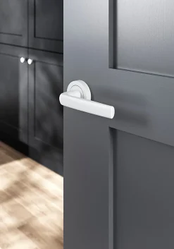 GoodHome Ensemble poignée sur rosace Incurvé à visser Primel mat blanc Ø52mm* Poignée Sur Rosace|Poignée De Porte Intérieure