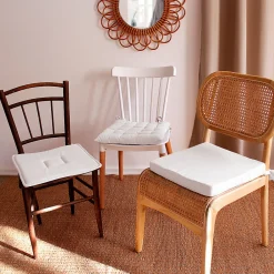 Discount Home Maison Galette de chaise piquée 16 points en coton et nouettes (38x38 cm - Blanc)