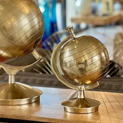 La Grande Prairie Globe déco aluminium doré 19x18x30cm* Statue Décorative