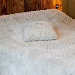 Outlet Linder Jeté de lit Imitation Fourrure avec Relief Géométrique (240x250 cm - Blanc)
