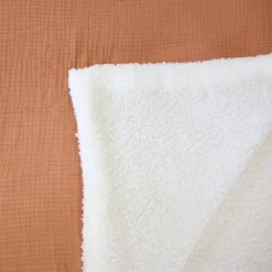 Best Sweeek Plaid sherpa et gaze de coton 130 x 170 cm caramel. ALIX. bi-matière