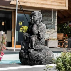 Wanda Collection Statue moine shaolin pensif patiné gris 80 cm* Statue Décorative