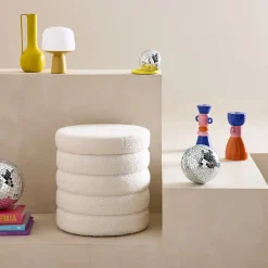 Sweeek Tabouret en bouclettes blanches avec coffre de rangement intégré* Pouf Et Poire