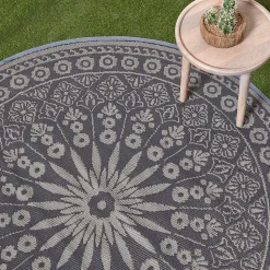 Hot Homescapes Tapis extérieur terrasse réversible rond - Tapis de jardin imperméable et résistant UV - Mandala - Gris - 170 cm -