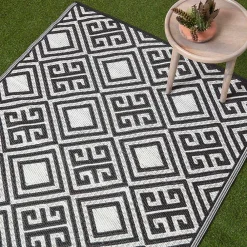 Homescapes Tapis extérieur terrasse réversible - Tapis de jardin imperméable résistant UV - Géométrique - Noir - 119x186 cm -* Tapis Extérieur